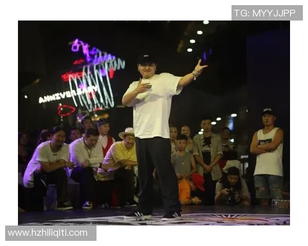 南京街舞队在攀岩联赛中的精彩表现与状态分析